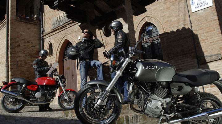 Ducati GT 1000 2006 in Black Side Pose